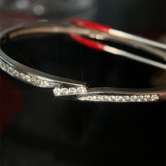 Stunning 14K White Gold Diamond Bypass Design Bangle - Picture 9 of 12